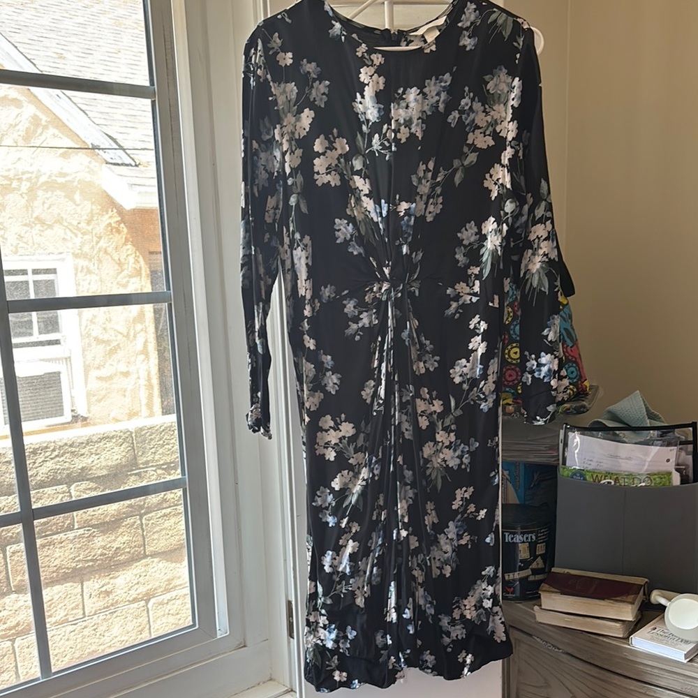 H&M Gray and White Sheath Dress with Bell Sleeves